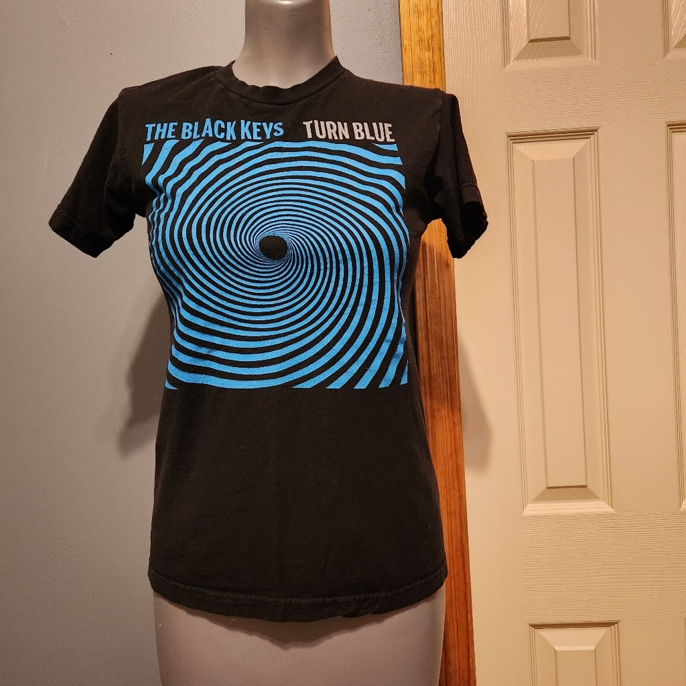 The Black Keys Turn Blue hypnotize concert tshirt sz small Unisex cities listed